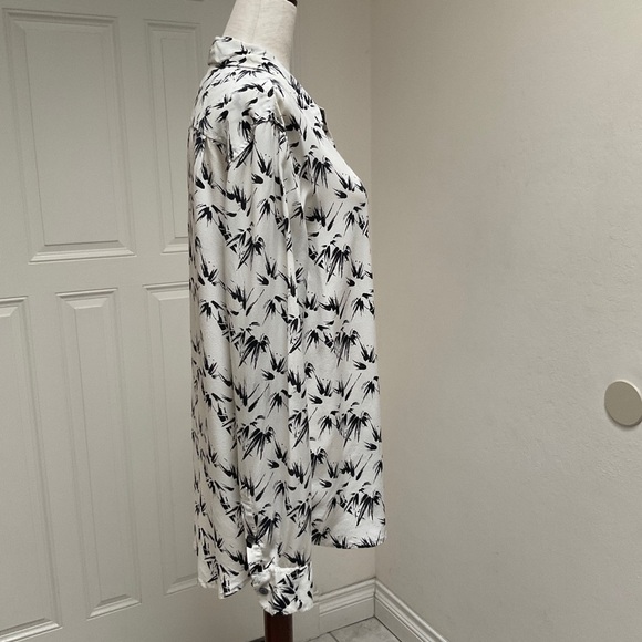 Equipment Femme Buttoned Down Silk Top Medium - Picture 4 of 13